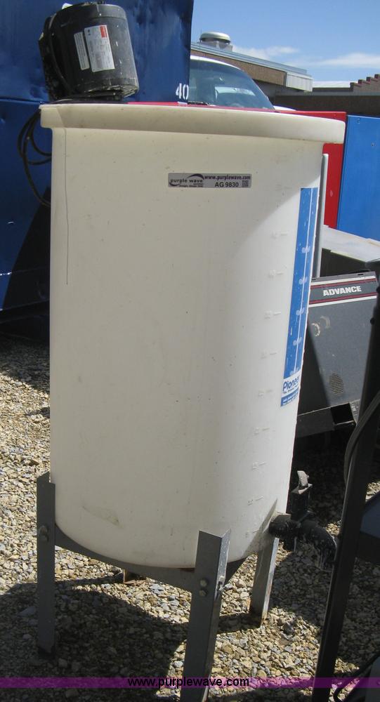 image for item AG9830 Pioneer poly tank paint mixer
