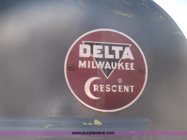 image for item AG9833 Delta upright band saw