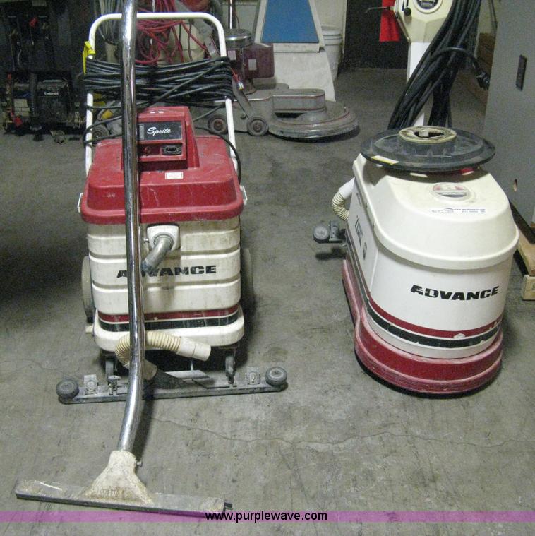Advance Mobilmatic Commercial Floor Scrubber Item Ag9882