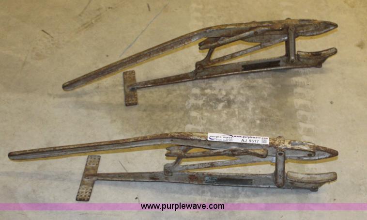 image for item AJ9517 (2) peerless hose clamps