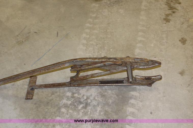 image for item AJ9517 (2) peerless hose clamps