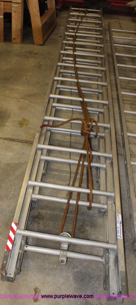 image for item AJ9522 35' extension ladder