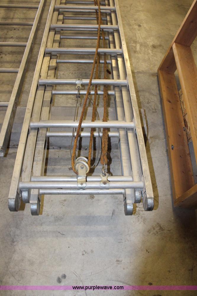 image for item AJ9522 35' extension ladder