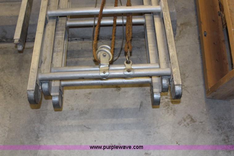 image for item AJ9522 35' extension ladder