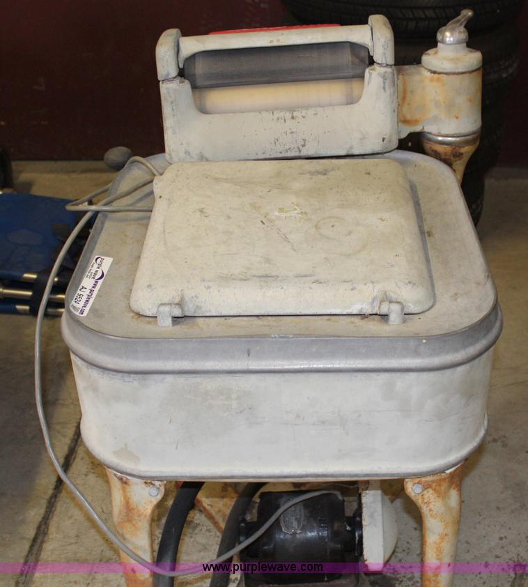 image for item AJ9524 Maytag Gyrator washer