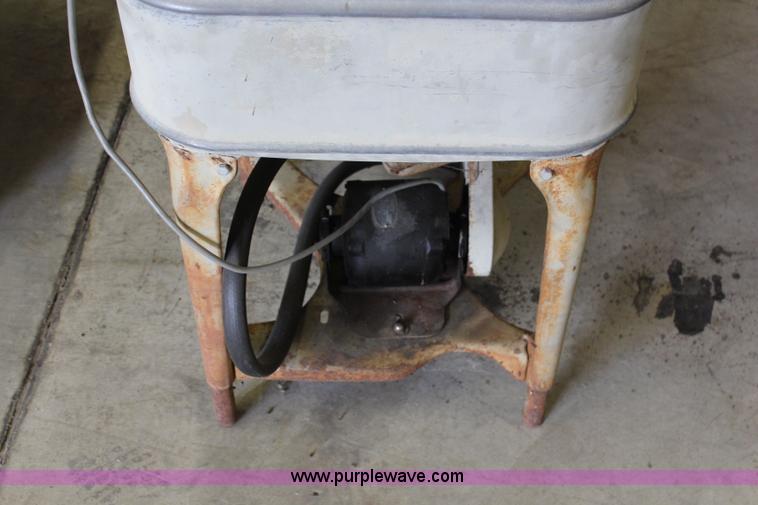 image for item AJ9524 Maytag Gyrator washer