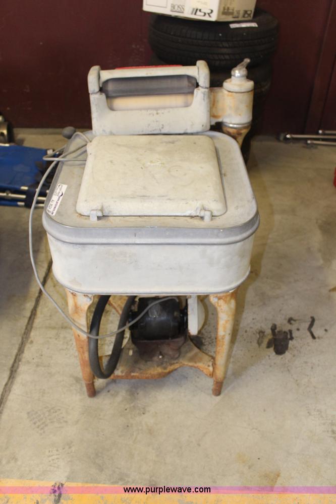 image for item AJ9524 Maytag Gyrator washer