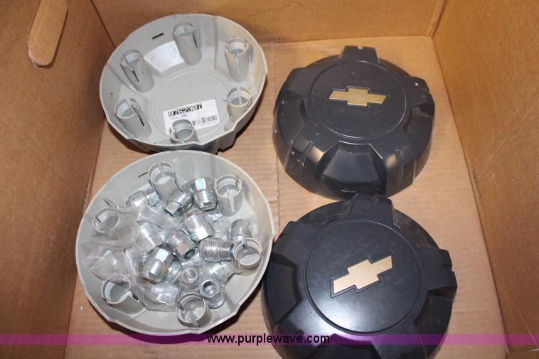 image for item AJ9525 (4) 235/75R15 tires and wheels