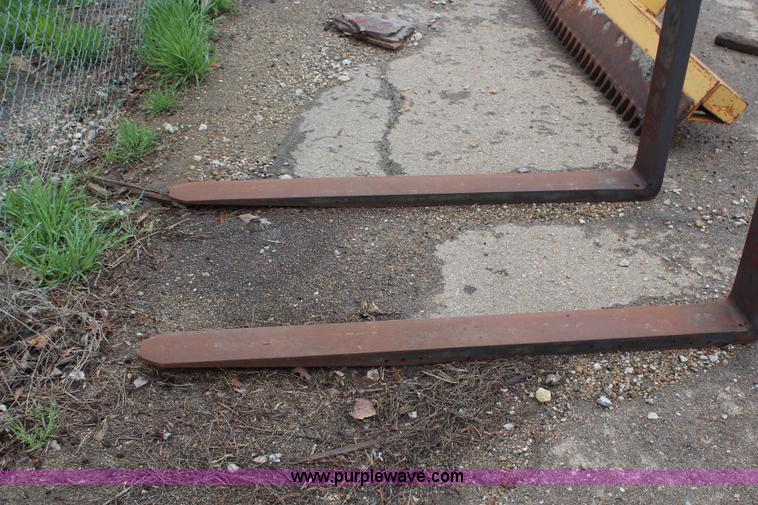 image for item AJ9536 Loader pallet forks