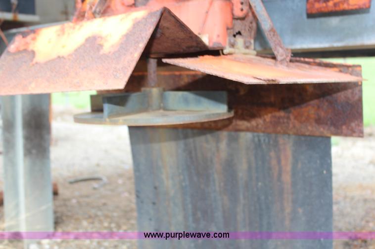 image for item AJ9537 Henderson salt spreader