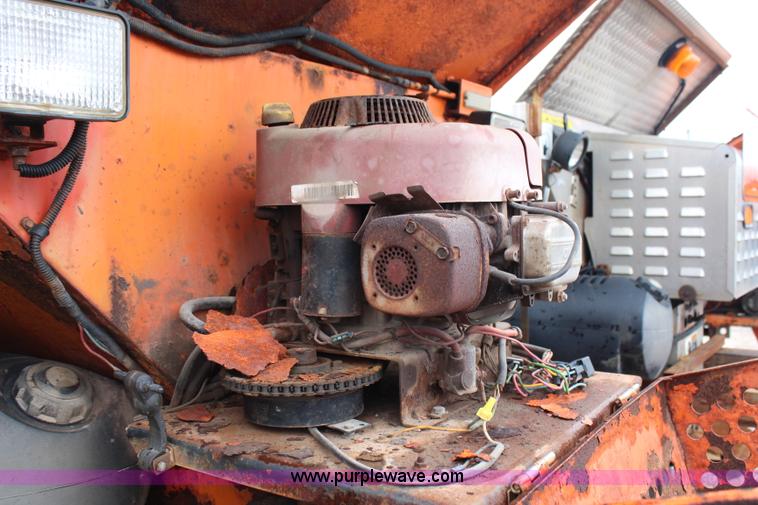 image for item AJ9537 Henderson salt spreader