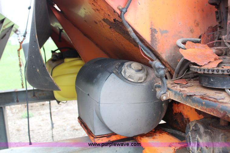 image for item AJ9537 Henderson salt spreader