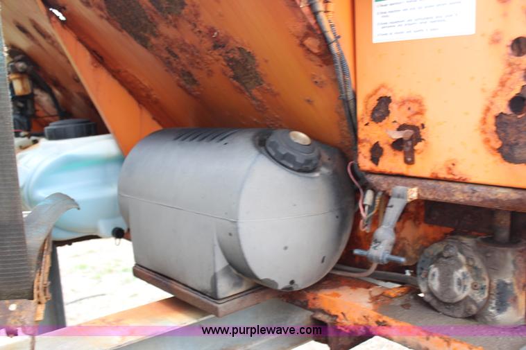 image for item AJ9538 Henderson salt spreader