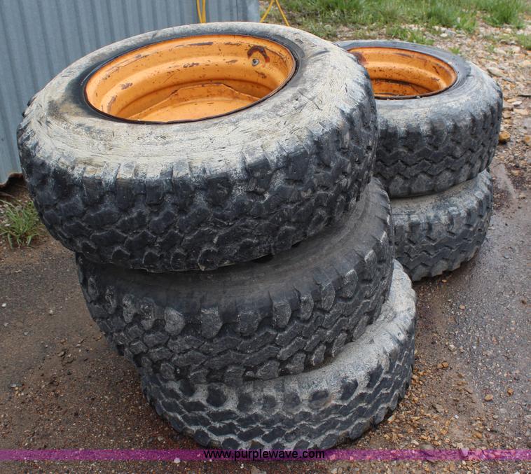 image for item AJ9540 (5) Case skid steer wheels and tires
