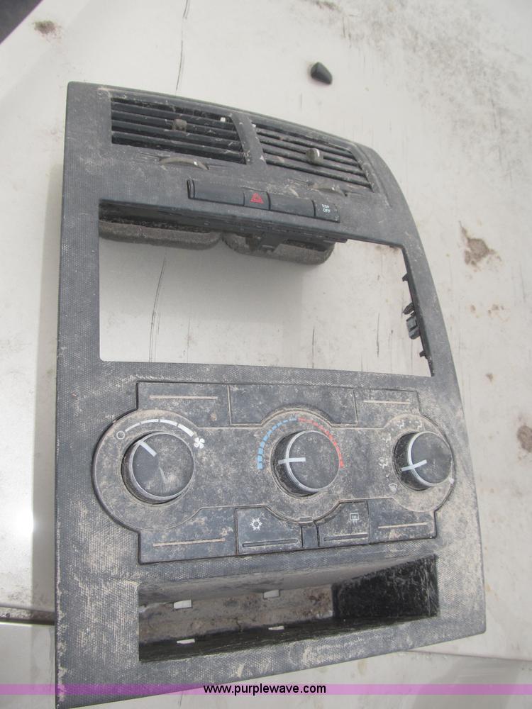 image for item B5462 2008 Dodge Charger SE