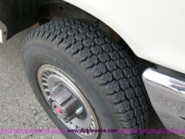 image for item C1032 1991 Ford F250 pickup truck