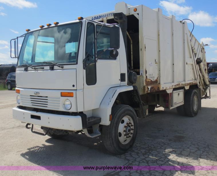 image for item D5818 1999 Sterling Atera Cargo refuse truck