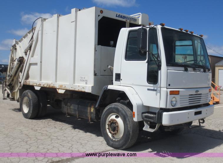 image for item D5818 1999 Sterling Atera Cargo refuse truck