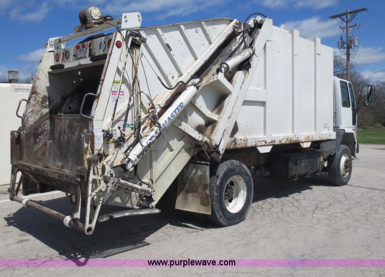 image for item D5818 1999 Sterling Atera Cargo refuse truck
