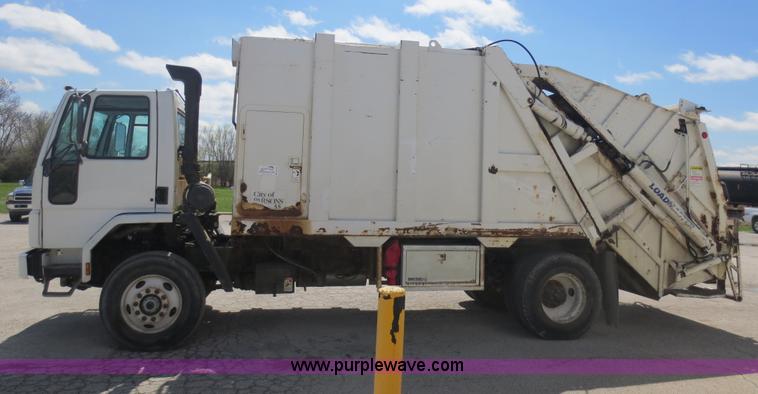 image for item D5818 1999 Sterling Atera Cargo refuse truck
