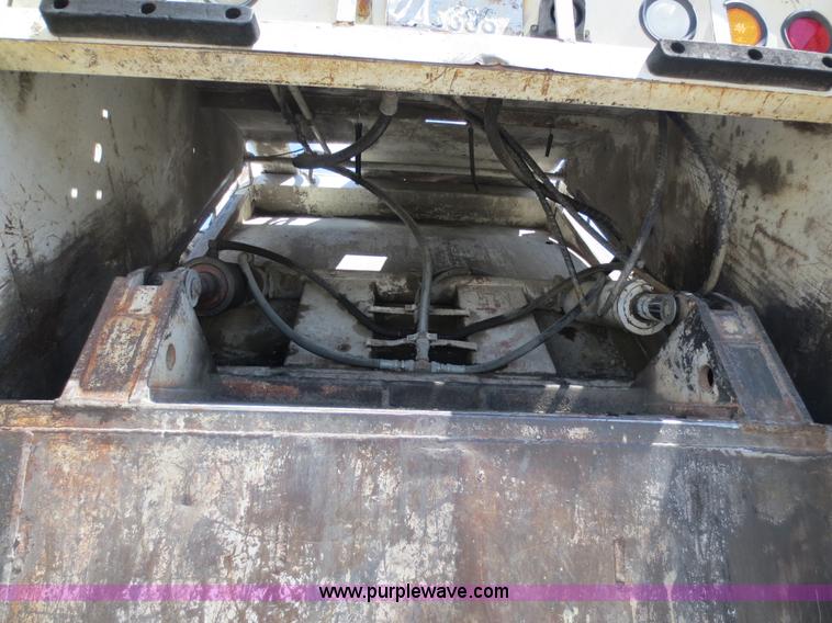 image for item D5818 1999 Sterling Atera Cargo refuse truck