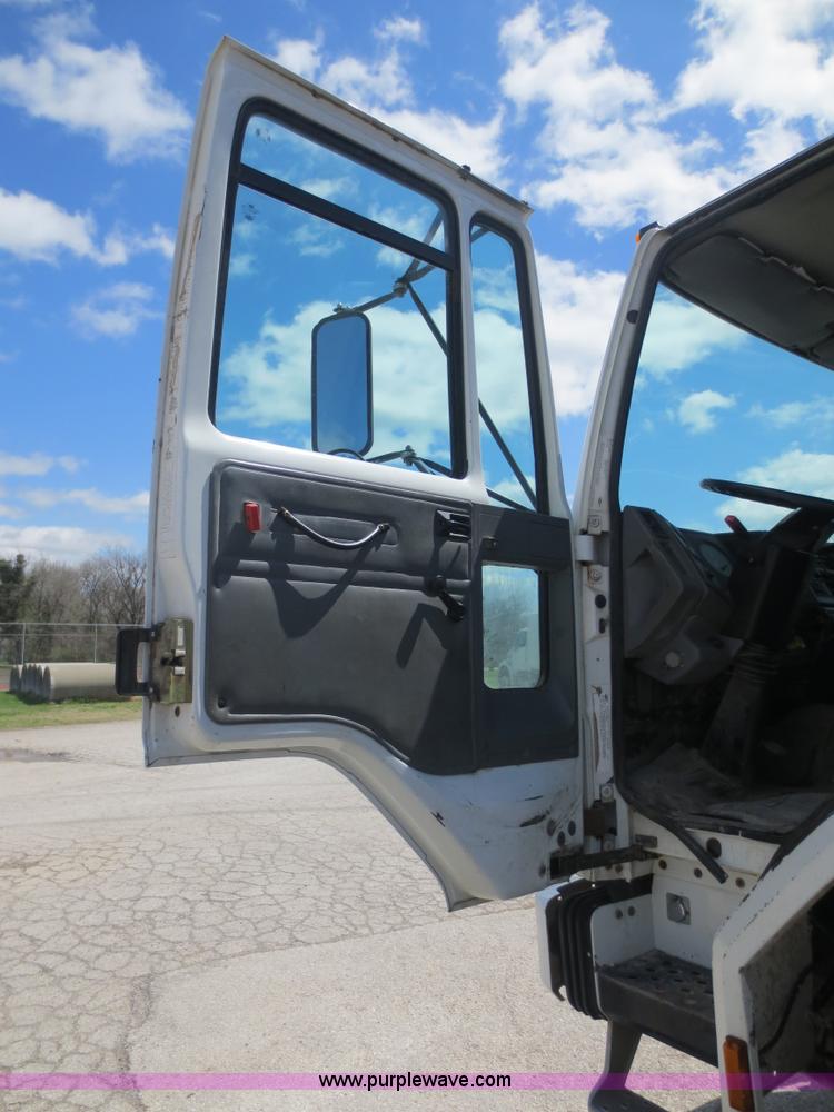 image for item D5818 1999 Sterling Atera Cargo refuse truck