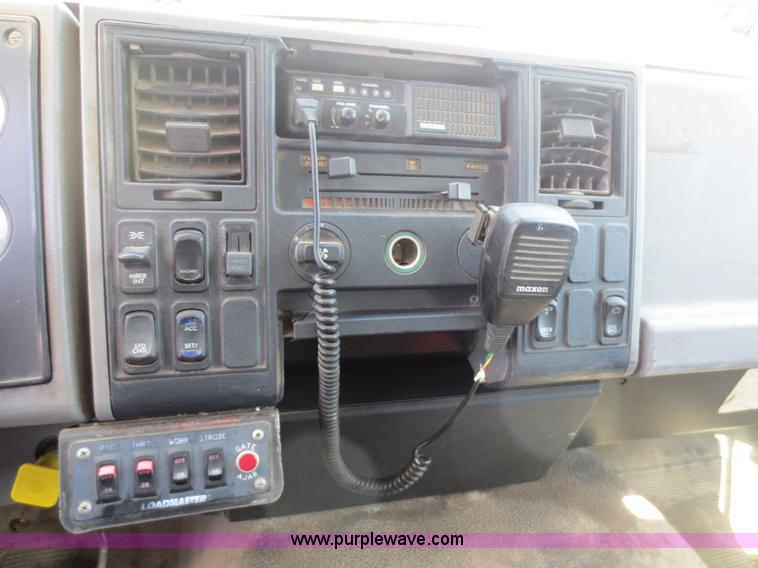 image for item D5818 1999 Sterling Atera Cargo refuse truck