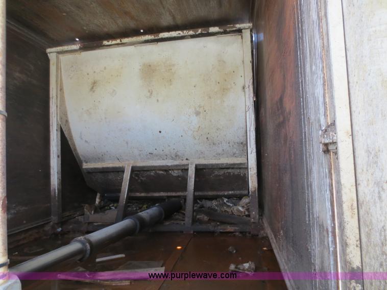 image for item D5818 1999 Sterling Atera Cargo refuse truck