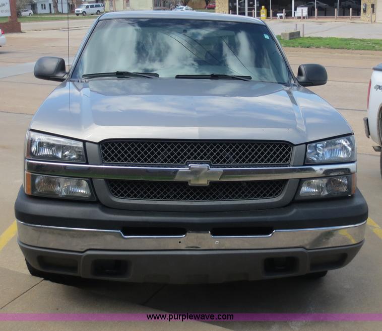 image for item D5820 2003 Chevrolet Silverado 1500 pickup truck