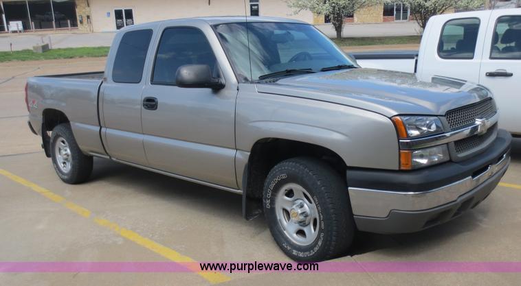 image for item D5820 2003 Chevrolet Silverado 1500 pickup truck