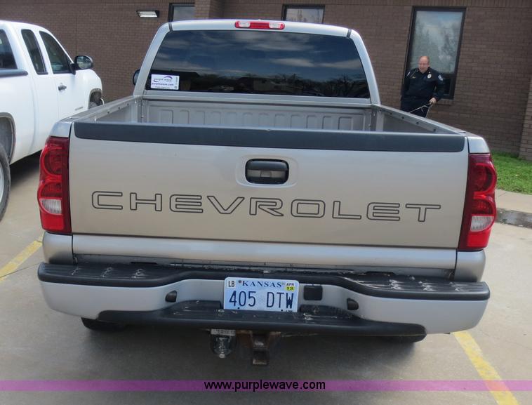 image for item D5820 2003 Chevrolet Silverado 1500 pickup truck