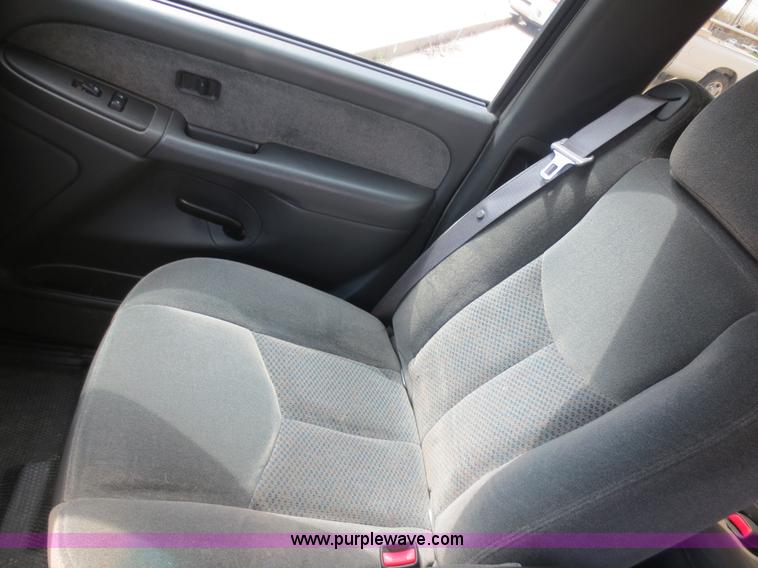 image for item D5820 2003 Chevrolet Silverado 1500 pickup truck