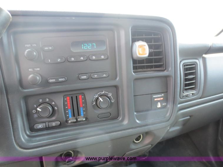 image for item D5820 2003 Chevrolet Silverado 1500 pickup truck