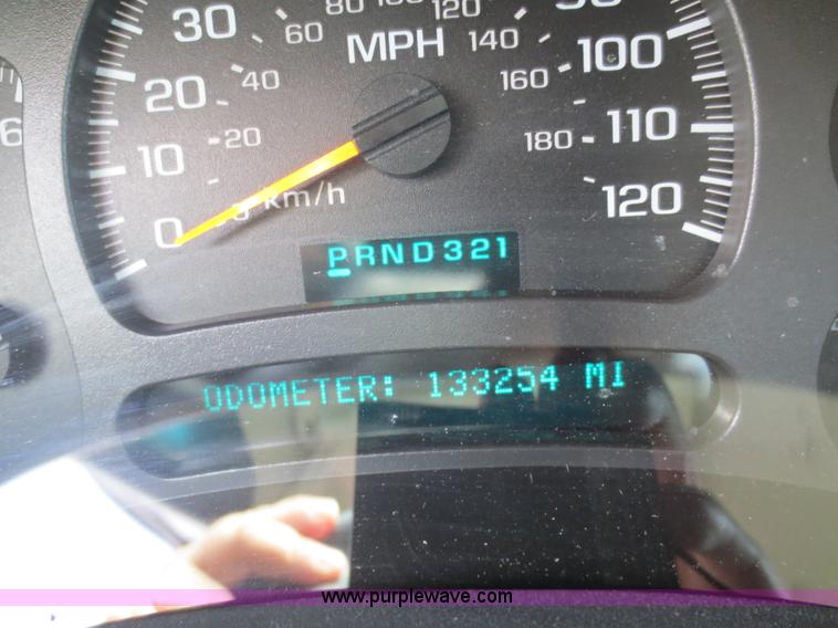 image for item D5820 2003 Chevrolet Silverado 1500 pickup truck