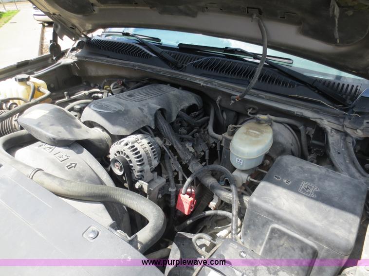 image for item D5820 2003 Chevrolet Silverado 1500 pickup truck