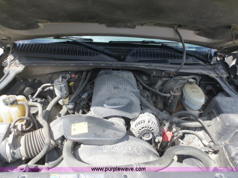 image for item D5820 2003 Chevrolet Silverado 1500 pickup truck