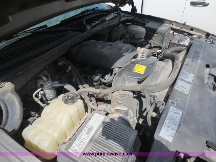 image for item D5820 2003 Chevrolet Silverado 1500 pickup truck