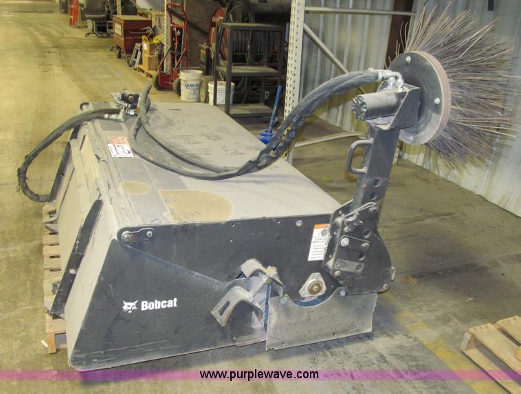 image for item D7273 2009 Bobcat 72 sweeper skid steer attachment