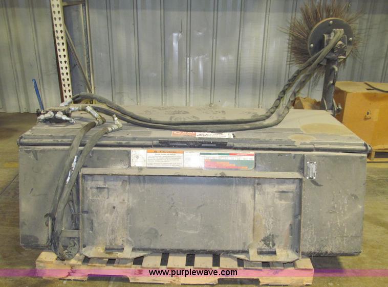 image for item D7273 2009 Bobcat 72 sweeper skid steer attachment