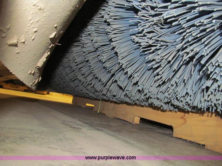 image for item D7273 2009 Bobcat 72 sweeper skid steer attachment