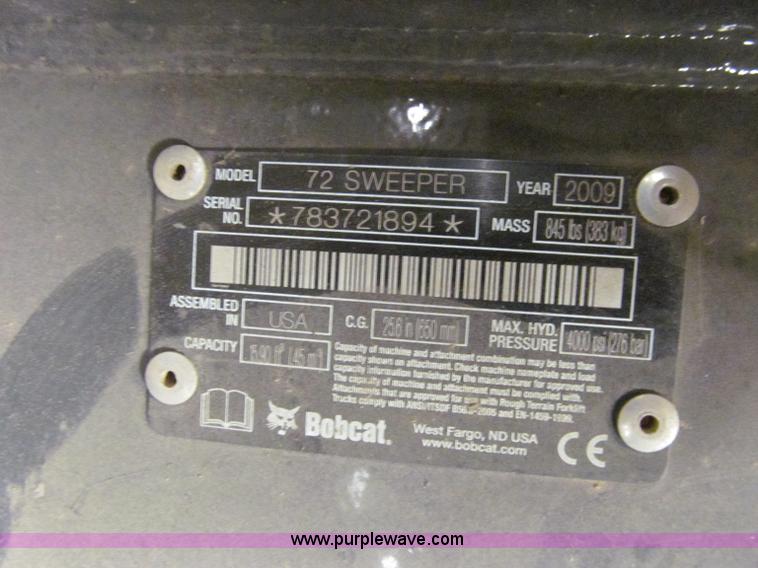 image for item D7273 2009 Bobcat 72 sweeper skid steer attachment