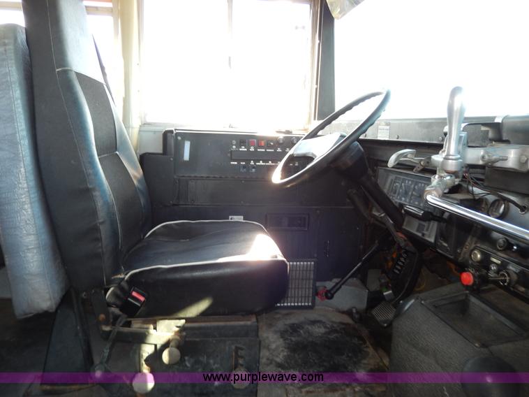 image for item D8041 1993 International Thomas school bus