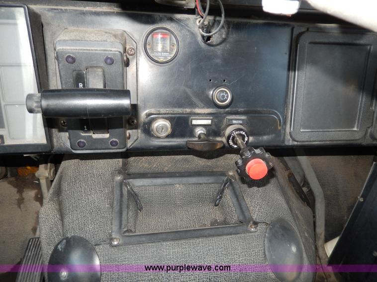 image for item D8041 1993 International Thomas school bus