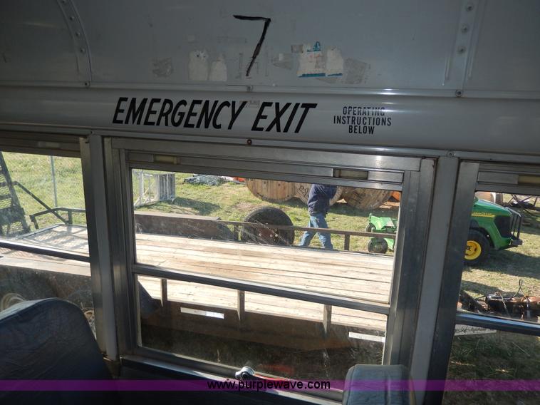 image for item D8041 1993 International Thomas school bus