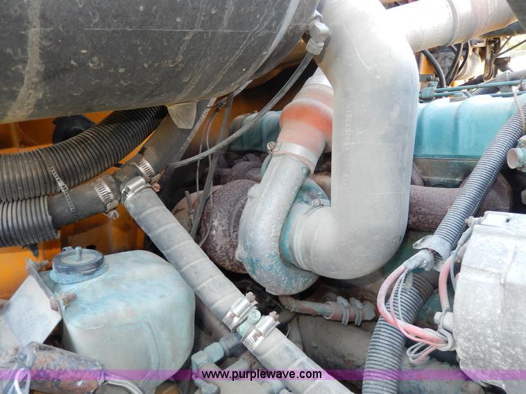 image for item D8041 1993 International Thomas school bus