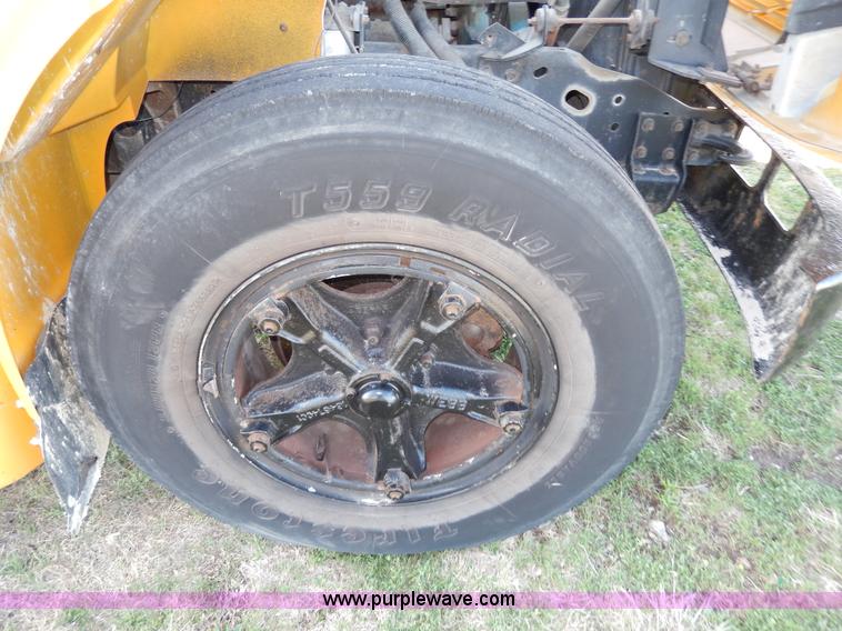 image for item D8041 1993 International Thomas school bus