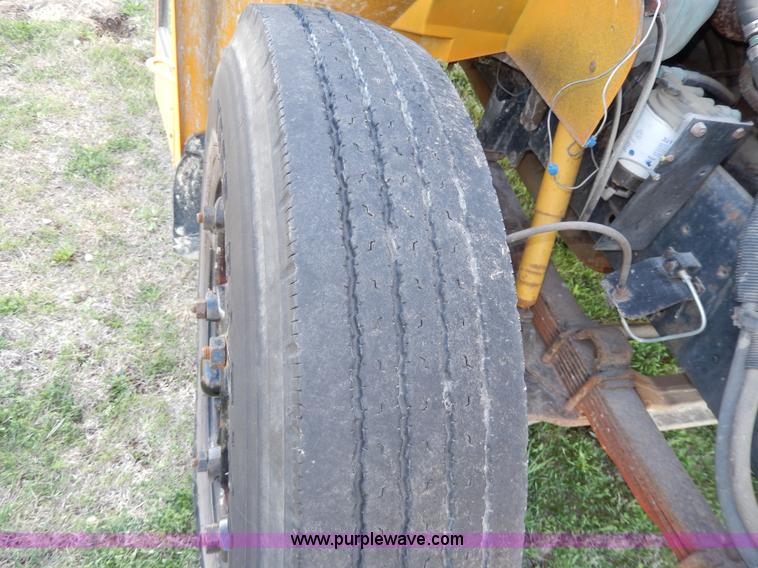 image for item D8041 1993 International Thomas school bus