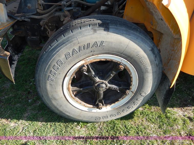 image for item D8041 1993 International Thomas school bus