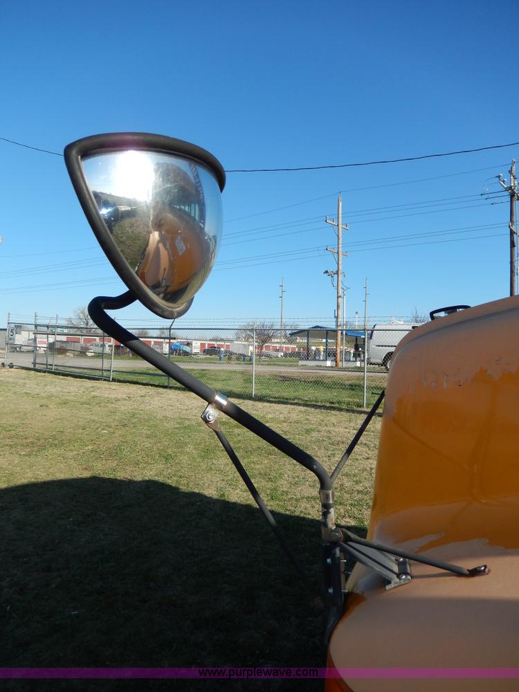 image for item D8041 1993 International Thomas school bus