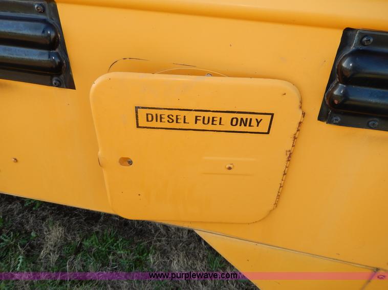 image for item D8041 1993 International Thomas school bus